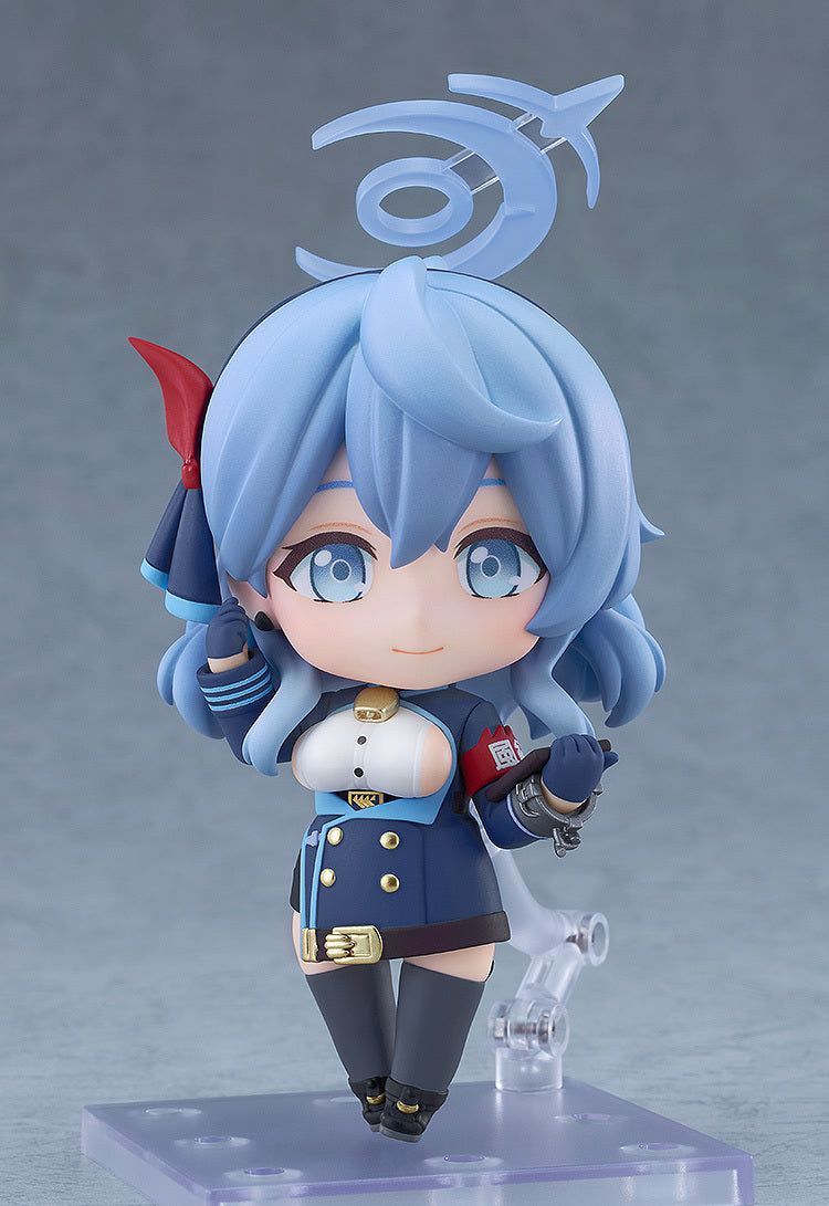 Blue Archive - Nendoroid Ako Amau tampak depan dengan senyuman manis