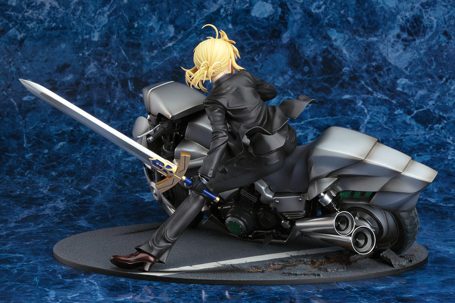 Fate/Grand Order - Saber & Saber Motored Cuirassier 1/8 Scale Figure (Re-release)