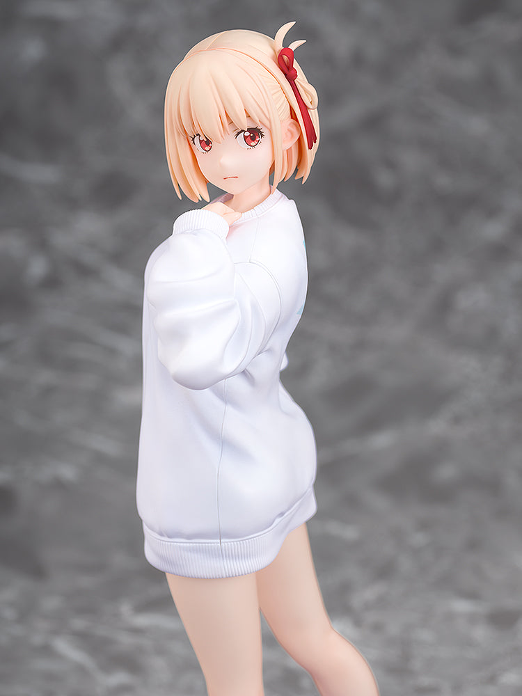 Lyoris Recoil - Chisato Nishikigi: Oversized Sweatshirt Ver. 1/7 Scale Figure