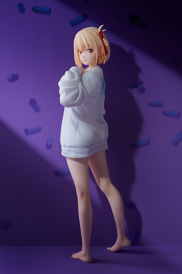 Lyoris Recoil - Chisato Nishikigi: Oversized Sweatshirt Ver. 1/7 Scale Figure