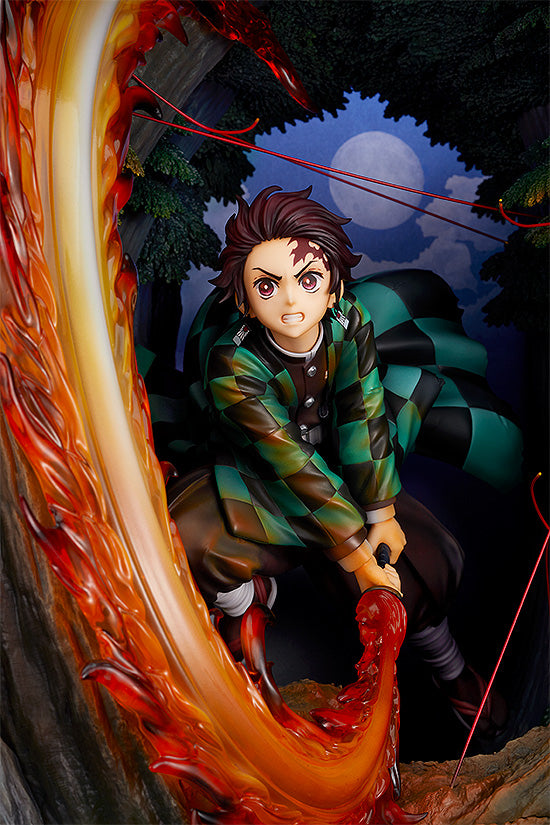 Demon Slayer  - Tanjiro Kamado: Hinokami Kagura Dance Figure
