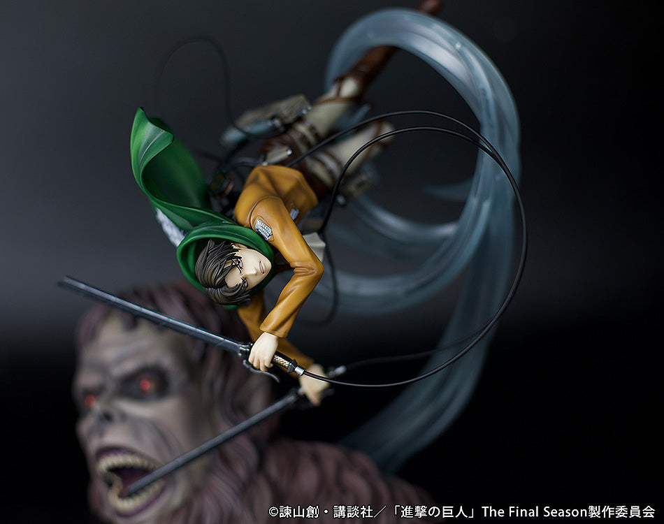 Attack on Titan - Scale Figure "Levi vs Beast Titan ver." Figure