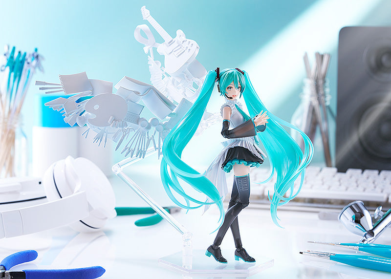 PLAMATEA Hatsune Miku: Happy 16th Birthday Ver. Model Kit (Rerelease)