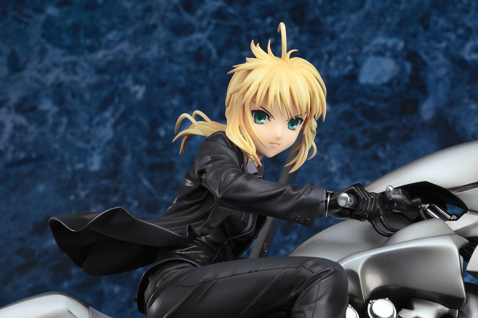 Fate/Zero Saber Motored Cuirassier フィギュア Amazon.com: Fate/Zero: Saber and Saber Motored Cuirassier 1