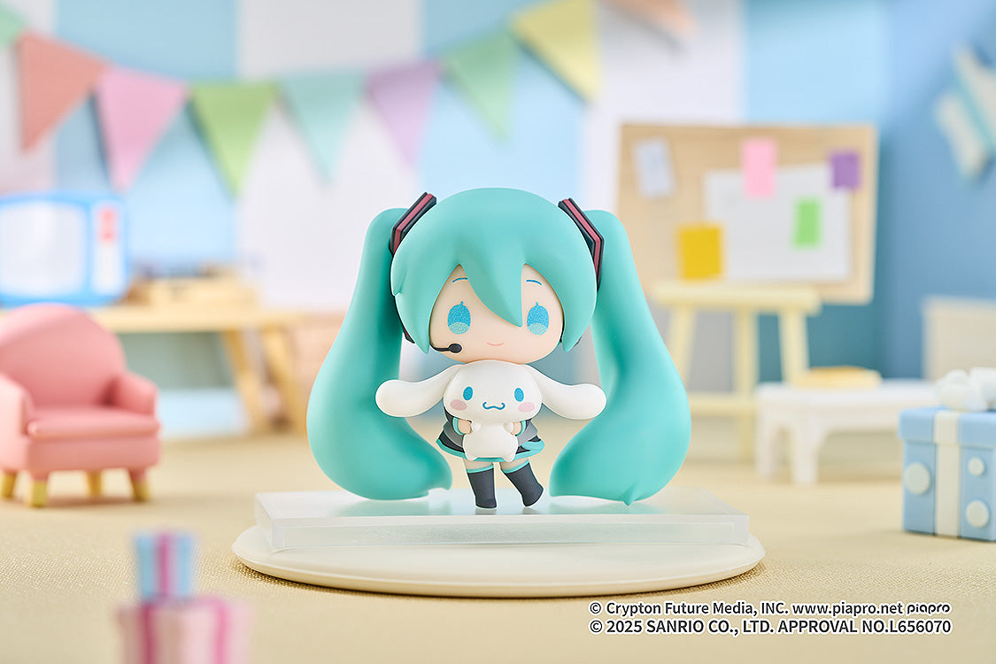 Collectible Figure Hatsune Miku x Cinnamoroll