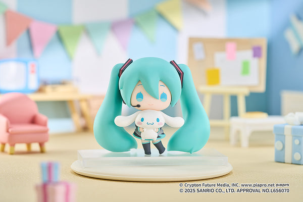 特撮 Hatsune Miku& cinnamon roll Sanrio Set 特撮 Hatsune Miku& cinnamon roll Sanrio Set Hatsune Miku X