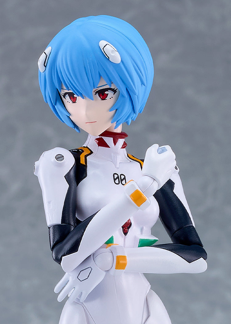 PLAMATEA Rei Ayanami model kit – tampilan depan lengkap dengan senyuman dan plug suit putih