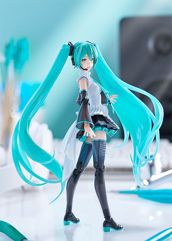 PLAMATEA Hatsune Miku: Happy 16th Birthday Ver. Model Kit (Rerelease)