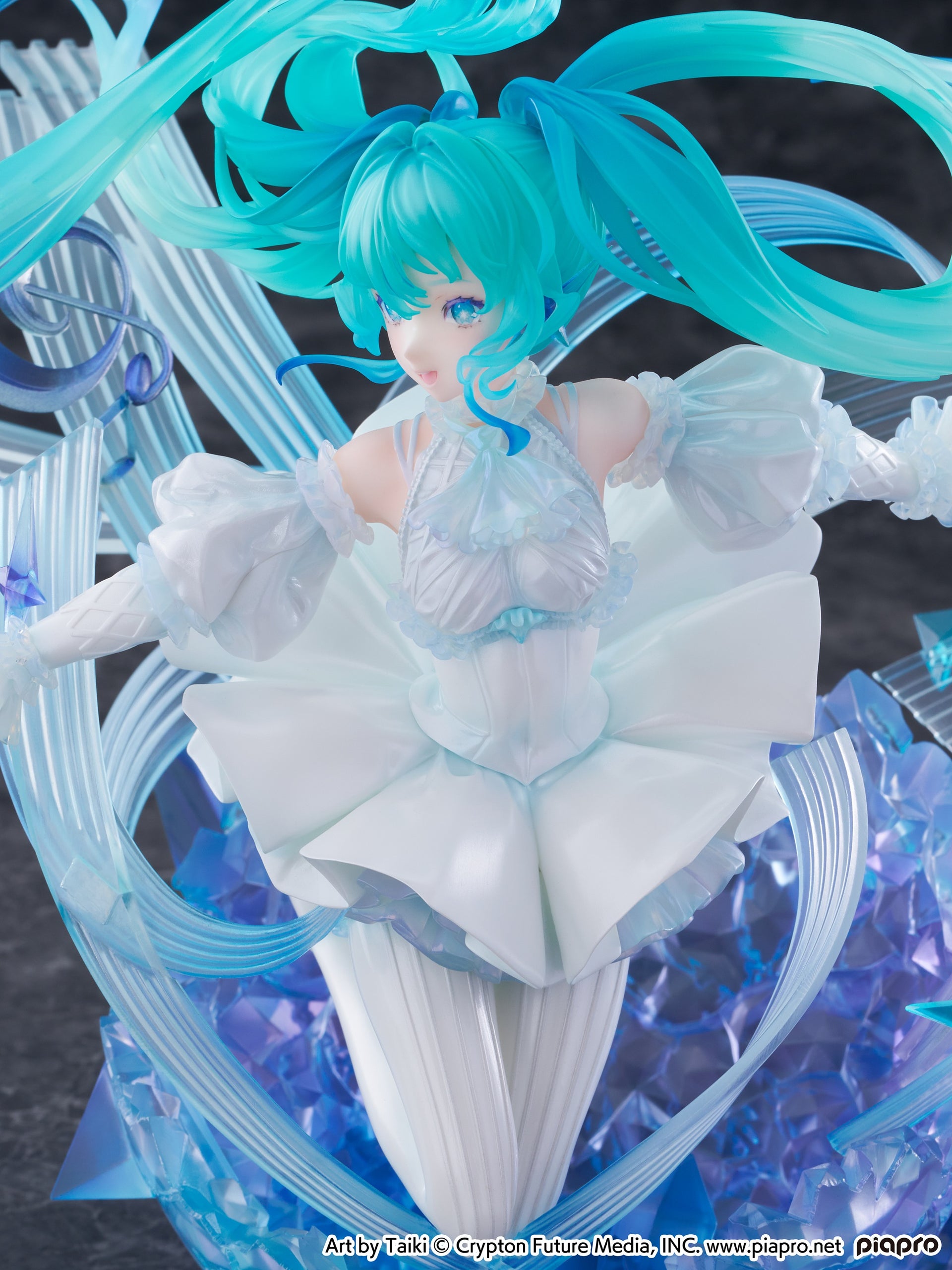 Hatsune Miku -Crystal Dress Ver. - 1/7 Scale Figure